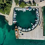 And Santini 3* Sveti Filip i Jakov