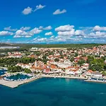 And Santini 3* Sveti Filip i Jakov