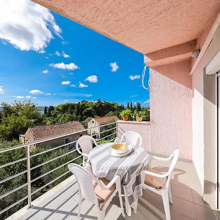 And Santini Guest house *