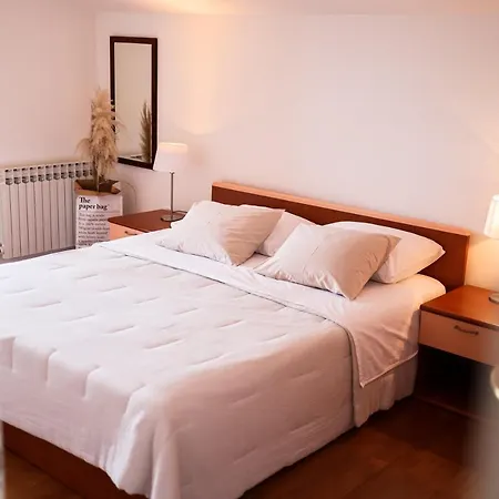 And Santini 3* Sveti Filip i Jakov