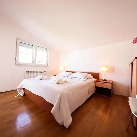 Guest house And Santini Sveti Filip i Jakov