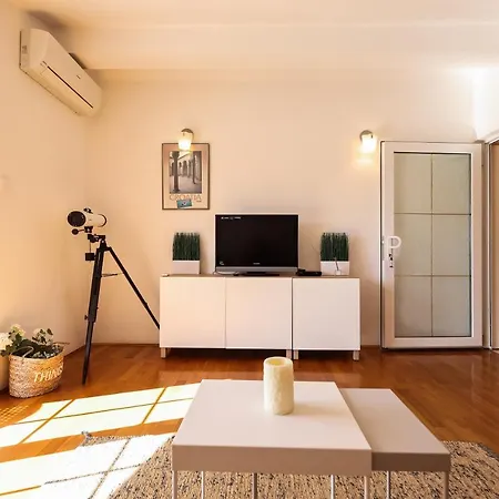 And Santini Guest house *