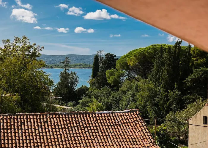 Gostinjska kuća And Santini Sveti Filip i Jakov