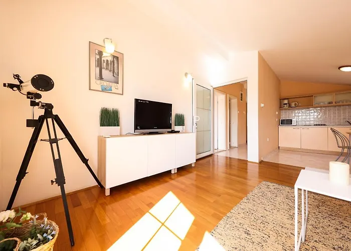 Gostinjska kuća And Santini Sveti Filip i Jakov