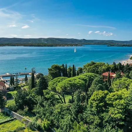 And Santini Πανσιόν
