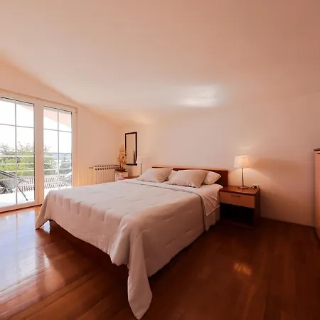 And Santini 3* Sveti Filip i Jakov