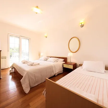 Gasthuis And Santini Sveti Filip i Jakov