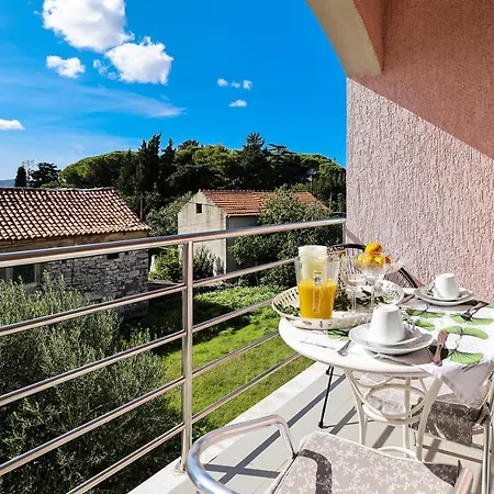 Gasthuis And Santini