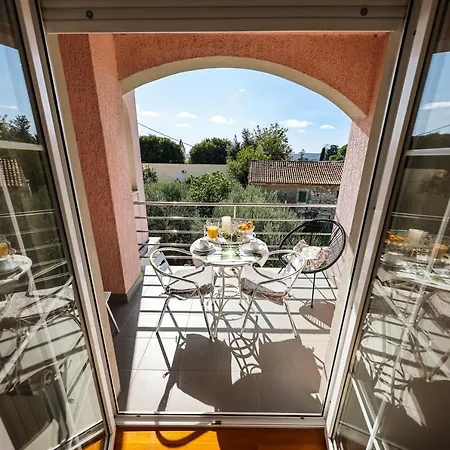 Gasthuis And Santini