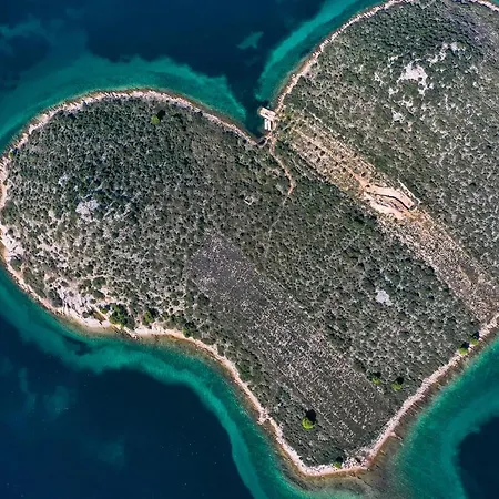 Gasthuis And Santini Sveti Filip i Jakov