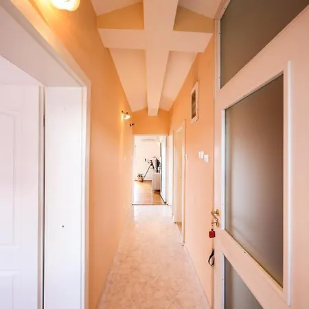 Gasthuis And Santini Sveti Filip i Jakov