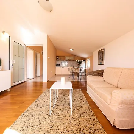 Gasthuis And Santini Sveti Filip i Jakov