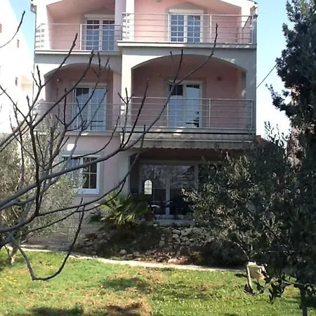 Gasthuis And Santini Sveti Filip i Jakov