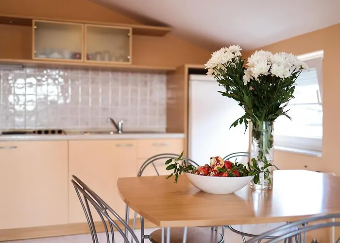 招待所 And Santini 3*